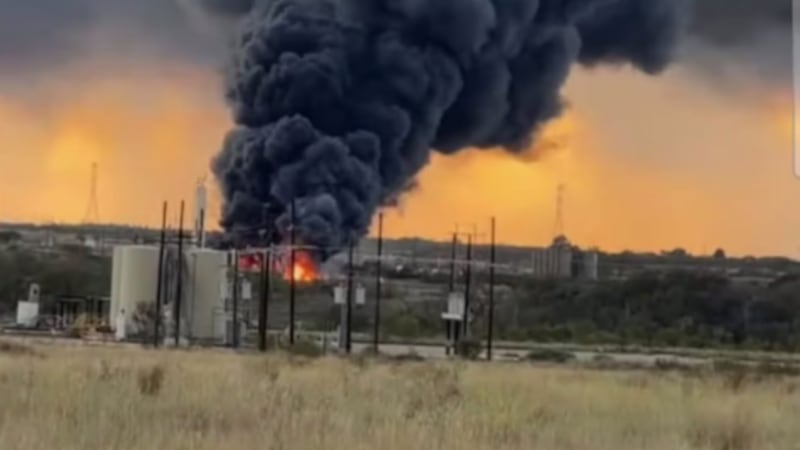 El incidente ocurrió en una batería de tanques localizada sobre North Moss Lake Road, según...