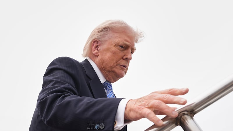 El presidente de Estados Unidos, Donald Trump, aborda el Air Force One, el viernes 15 de mayo...