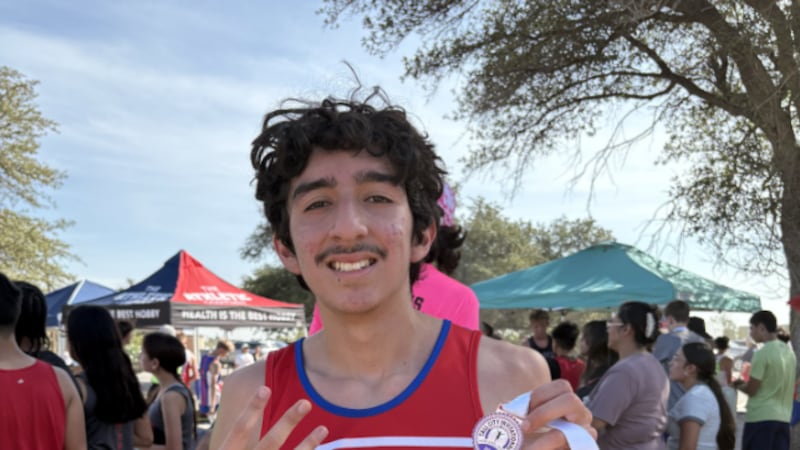 Chávez, estudiante de tercer año, registró un tiempo de 17 minutos y 55 segundos en la...