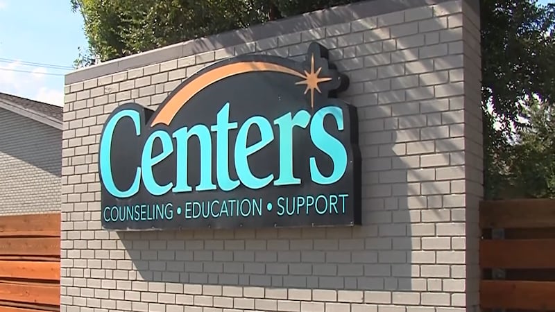 Los Centros para Familias y Niños dicen que manejan al menos el 35-50 por ciento de sus...