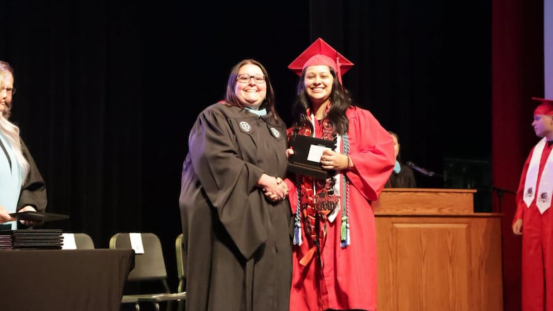 Midland ISD expresó su orgullo por los graduados y les deseó éxito en sus próximos proyectos y...