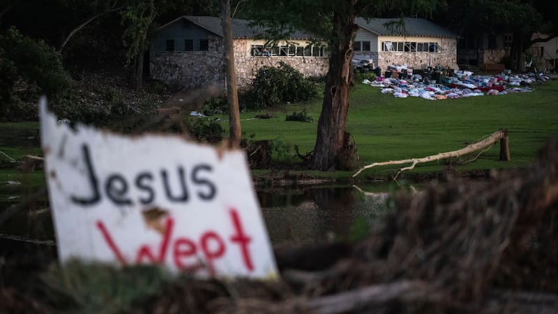 Han presentado una demanda en el condado de Travis, alegando que la tragedia se podría haber...