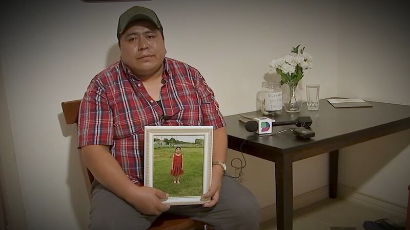 En agosto de 2023, Carmelo González volvió a casa del trabajo y encontró el cadáver de su hija...