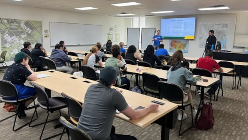 La actividad reunió a numerosos estudiantes interesados en fortalecer sus habilidades...