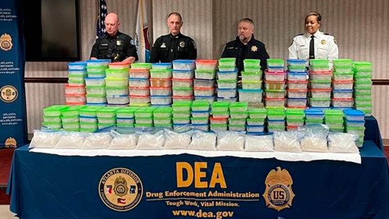 Según el informe de las autoridades, se llevó a cabo una redada para acabar con supuestos...