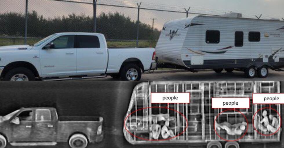 Agentes de la Estación de Patrulla Fronteriza de Falfurrias que trabajan en operaciones de...