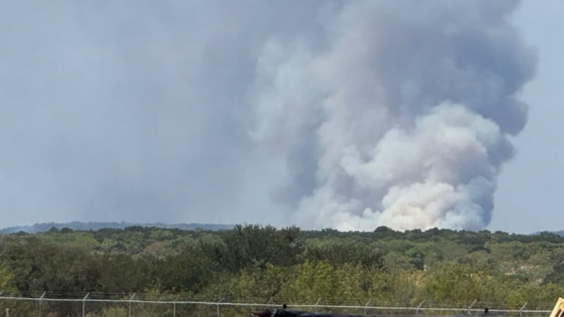 Funcionarios de Midland County agradecieron el trabajo de Bunch y de los bomberos, personal de...