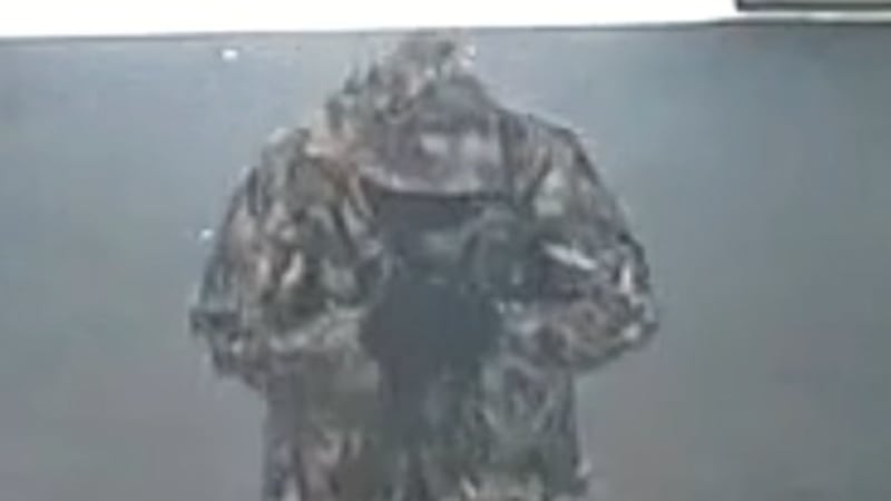 El sospechoso utilizó el arma de fuego para robar una cantidad no revelada de medicamentos...