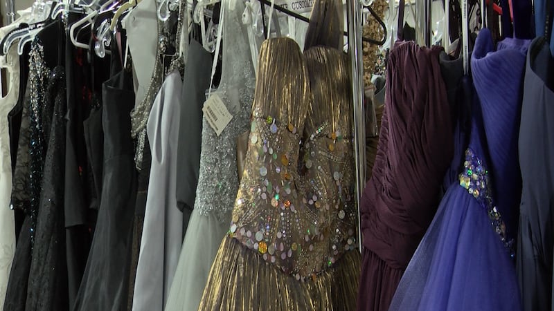 Su séptimo programa anual "Perfect Promise" ayuda a las chicas de secundaria que necesitan un...