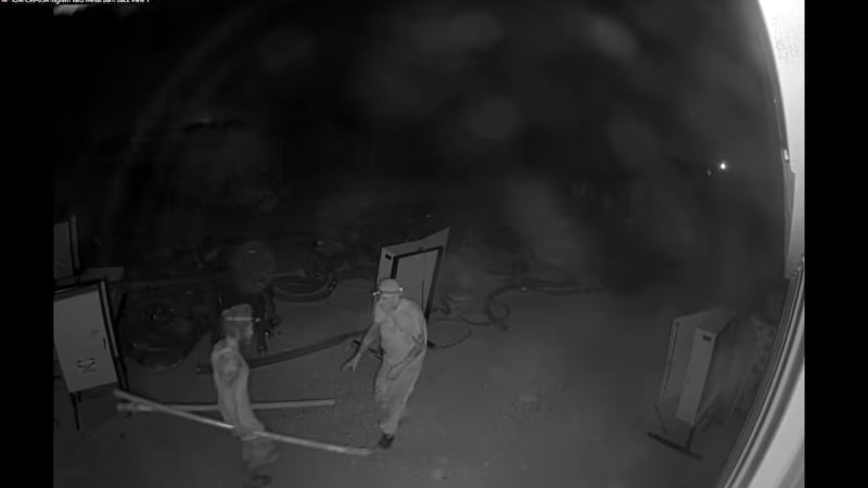 Crime Stoppers está pidiendo su ayuda para identificar al segundo sospechoso.