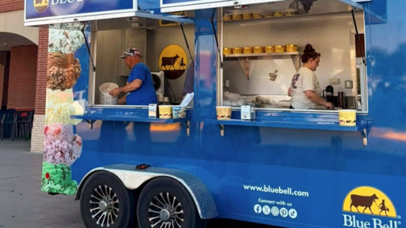 Los asistentes recibirán muestras gratuitas de productos congelados de Blue Bell y regalos...