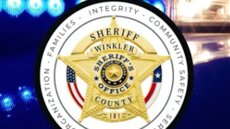 De acuerdo con la Oficina del Sheriff del Condado de Winkler, el conductor del Honda falleció...