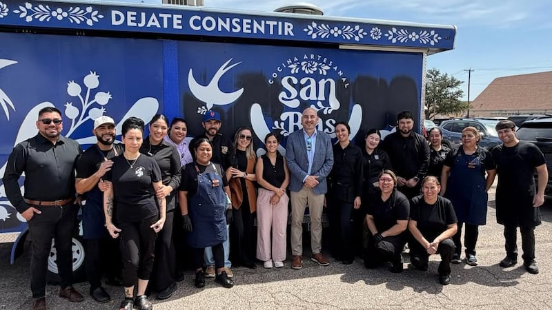 El Consulado de México también invitó a otros restaurantes y negocios interesados en obtener...