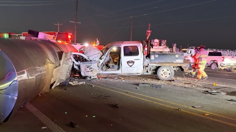 Las autoridades están desviando el tráfico hacia County Road 173 y recomiendan a los...