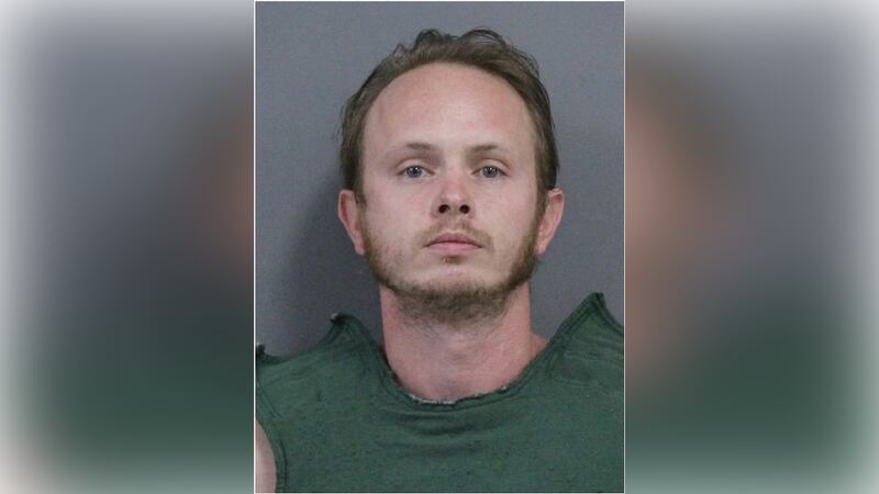 Michael Stewart fracturó el cráneo del bebé, múltiples vértebras y ambas piernas del niño.