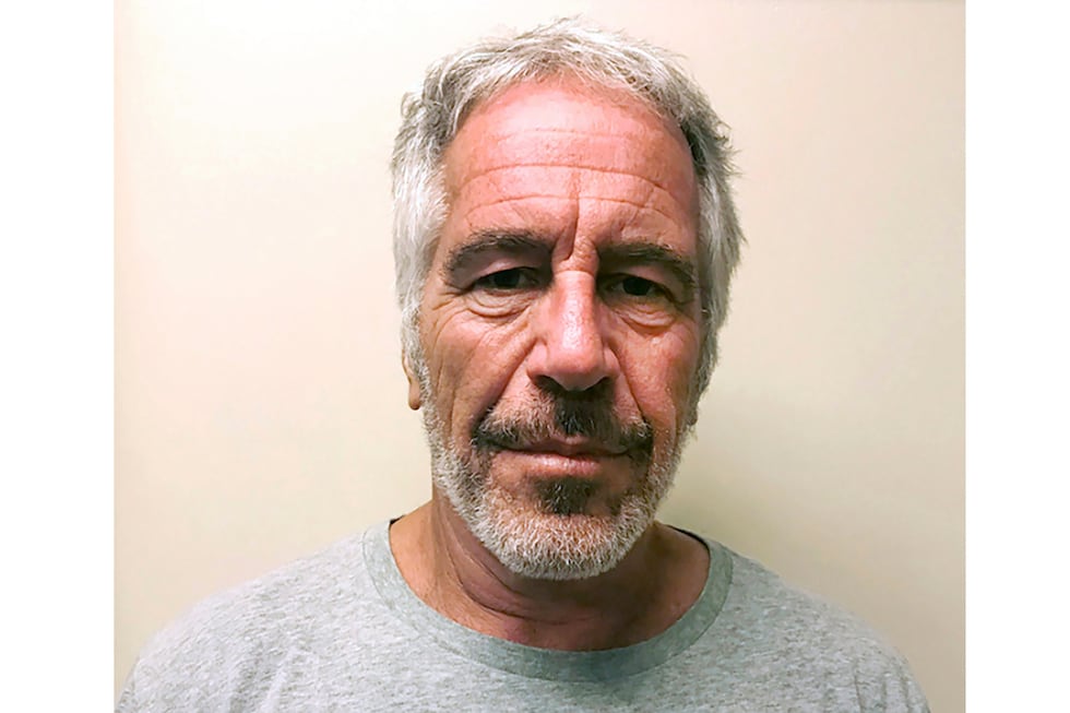 Correos de Epstein afirman que Trump “sabía de las chicas” y pasó tiempo con una víctima.