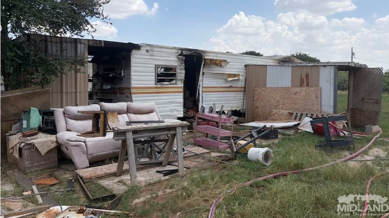 El departamento dio a conocer que ambas autocaravanas quedaron totalmente destruidas.