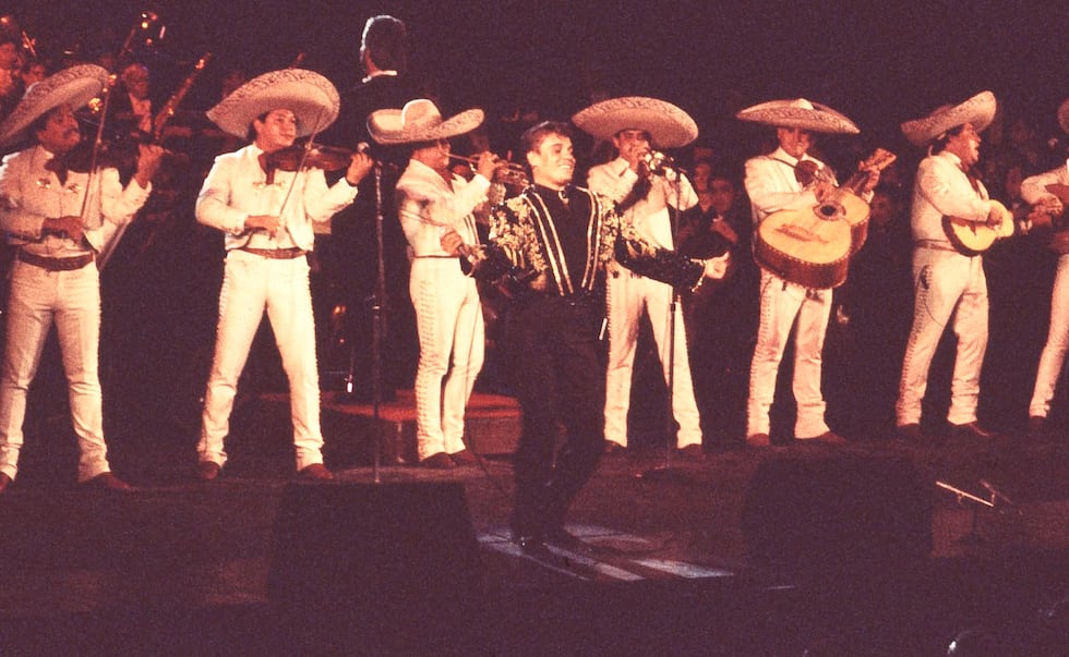 Esta imagen, difundida por Sony Music Entertainment México, muestra a Juan Gabriel en una...