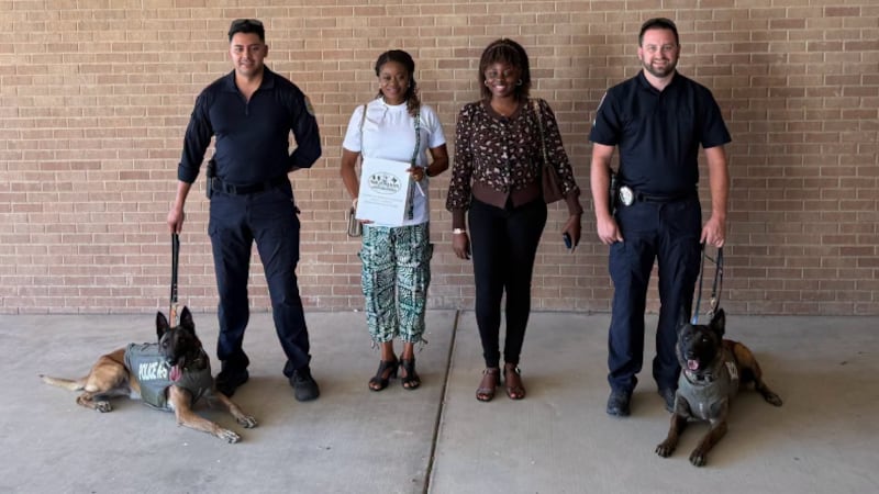 La organización Nigerians of West Texas realizó una donación de $200 para apoyar el programa...