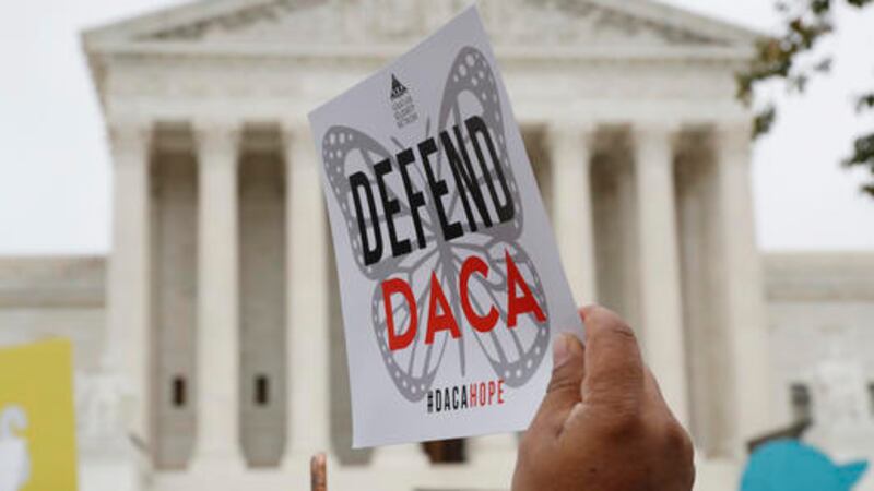 Activistas defensores de DACA frente a la Corte Suprema, el 12 de noviembre de 2019. AP