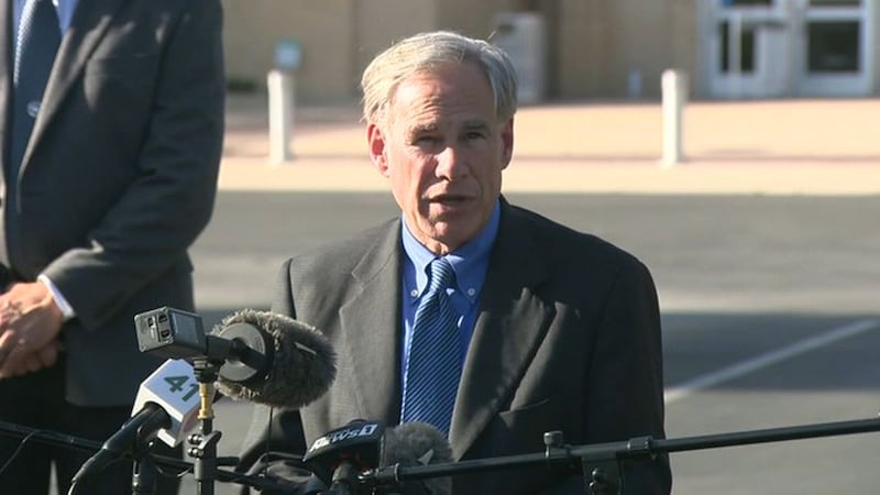 El gobernador Greg Abbott habla en una conferencia de prensa en San Antonio discutiendo una...