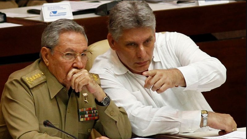 En esta imagen de archivo, tomada el 6 de julio de 2013, el presidente de Cuba, Raúl Castro...