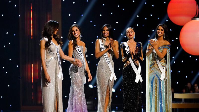 Las cinco finalistas de la 71a edición de Miss Universo en Nueva Orleans, el sábado 14 de...
