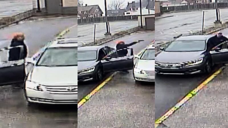 Las autoridades aún están tras la búsqueda del sospechoso de apuntarle con una pistola a un...