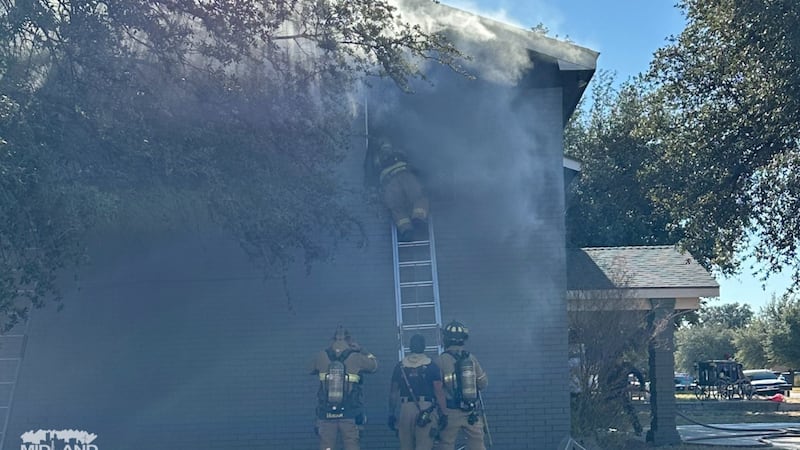 Cualquier humo que puedan ver es artificial y forma parte del entrenamiento. No habra ninguna...