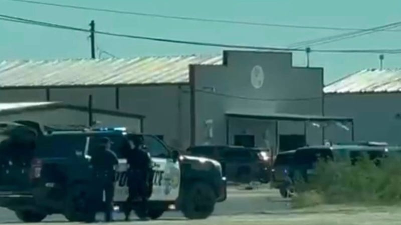 La víctima fue trasladada al Medical Center Hospital para recibir tratamiento por lesiones que...