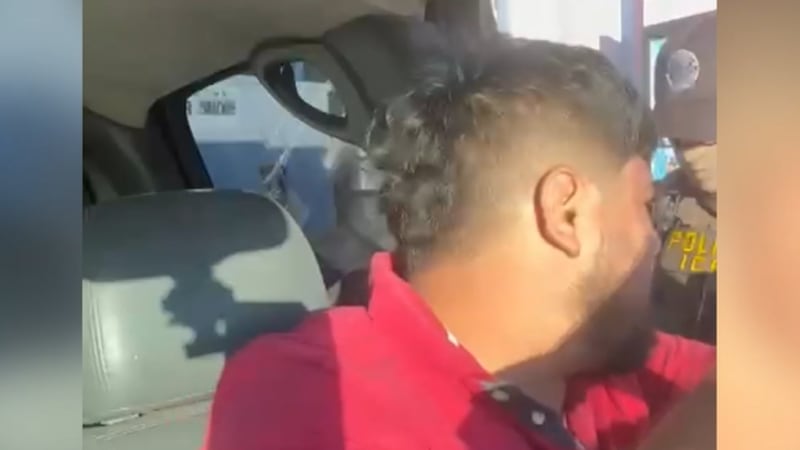 Eleazar señaló que los agentes solicitaron documentación adicional y que les explicó que no la...