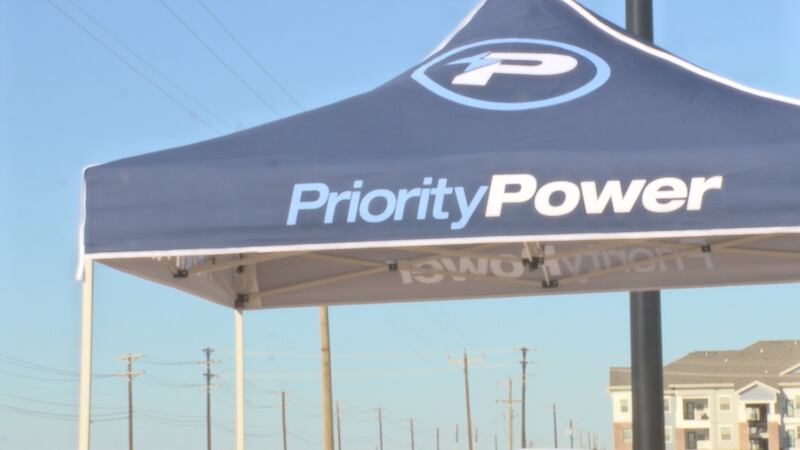Los empleados de Priority Power y sus familias ayudaron a embellecer la comunidad de Midland....