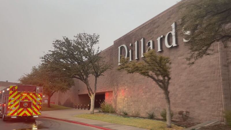 Pequeño incendio en el techo de Dillard's en el Music City Mall