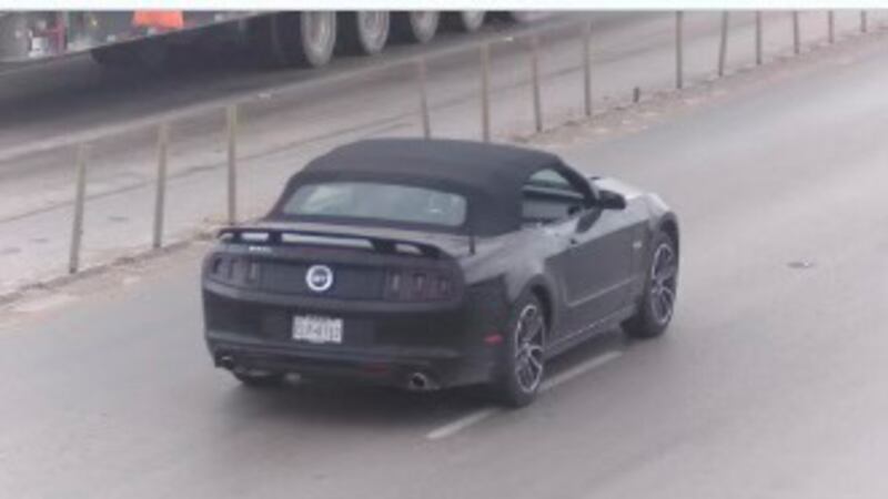 Policía de Odessa/Condado de Ector buscando un mustang negro