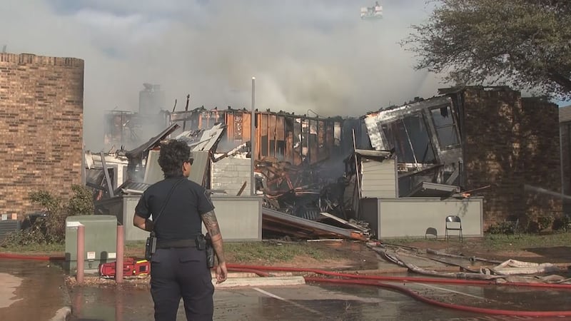 Incendio de apartamentos en Midland.
