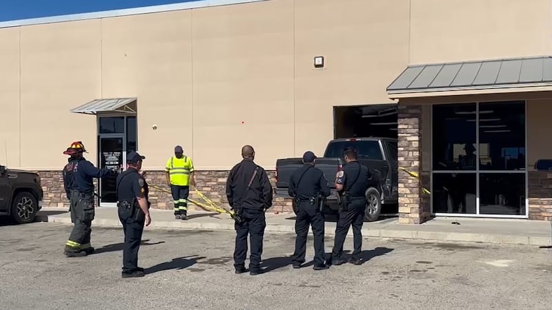 No se reportaron heridos y la conductora fue multada por no controlar la velocidad.