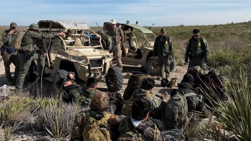 Los individuos afirmaron que esperaban ser recogidos y trasladados a Alabama.