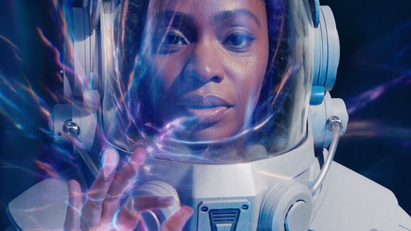 En esta imagen proporcionada por Marvel Studios, Teyonah Parris como Captain Monica Rambeau en...