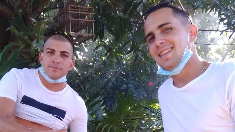 Darian Torres-Tejeda (derecha) & Yadriel Tejeda-Toledo (izquierda) son buscados por Robo de...