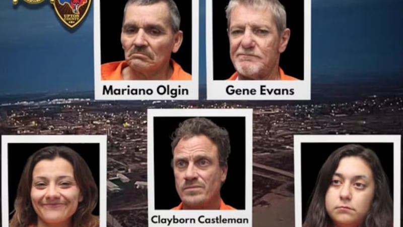 Los investigadores recuperaron una gran cantidad de metanfetamina y varios vehículos robados...