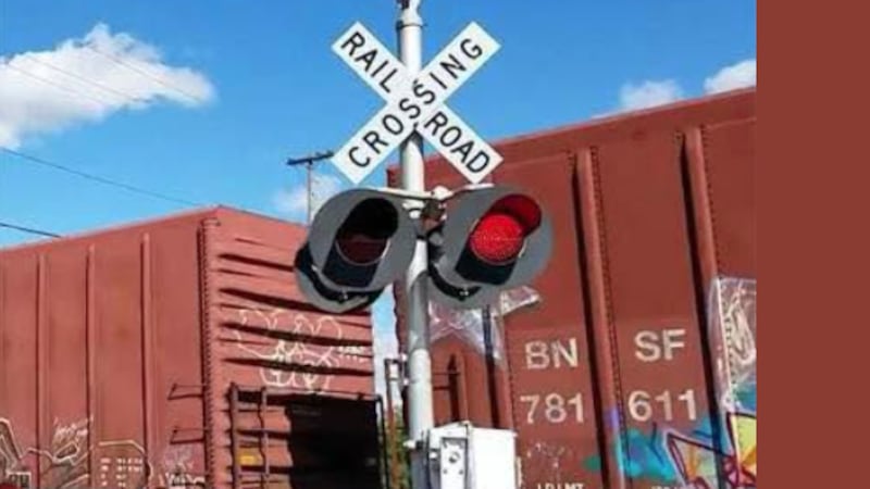 Union Pacific agrega en el reporte que el tren chocó contra algún tipo de objeto metálico