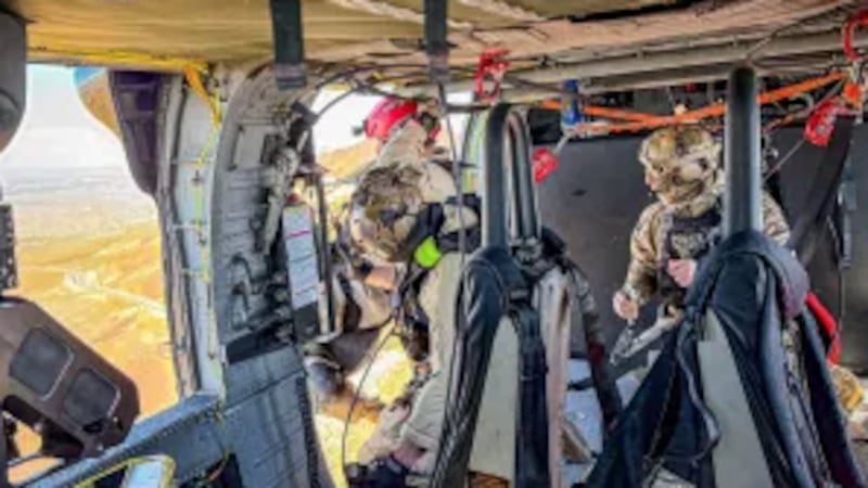 La EPAB envió un helicóptero UH-60 Black Hawk y una tripulación aérea para ayudar