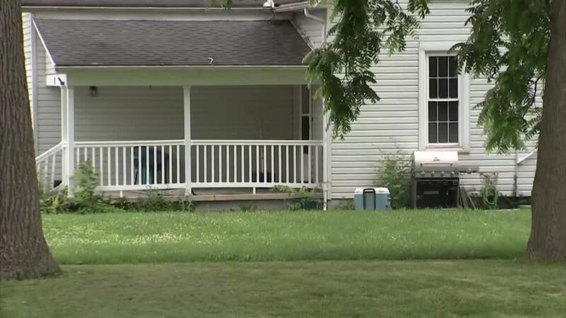 Un niño de 12 años se encuentra hospitalizado después de que su hermano le echara gasolina...