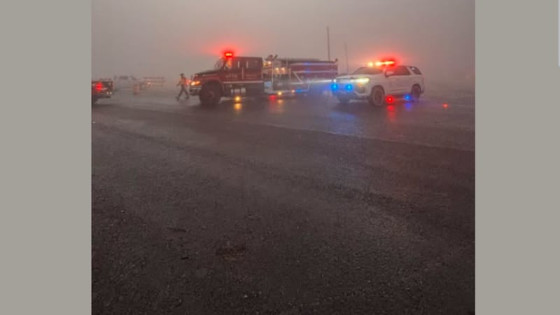 Debido a este accidente el tráfico en dirección este se encuentra desviado hacia el sur por la...