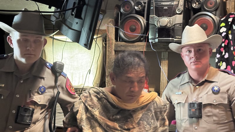 Camioneta se estrella contra vivienda en el condado de Angelina; el dueño muere y el conductor...