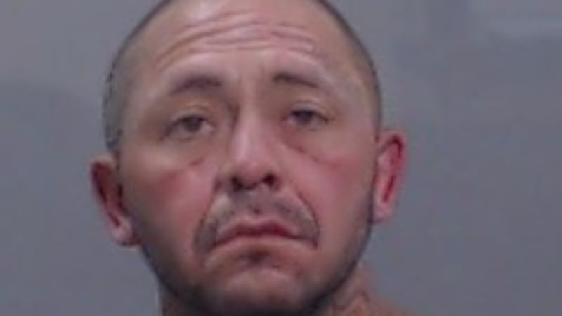 También se descubrió que Domínguez tenía en su poder metanfetamina y otros objetos robados