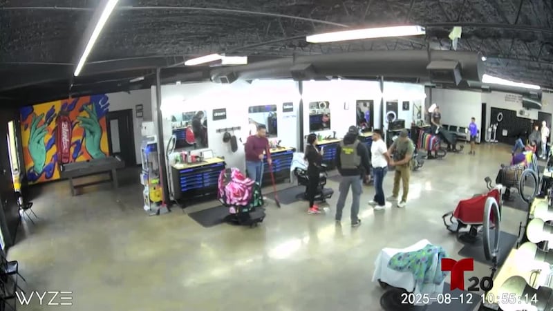 Redada de Migración en Blendzz Barber Shop en Odessa . video Elena Velazquez