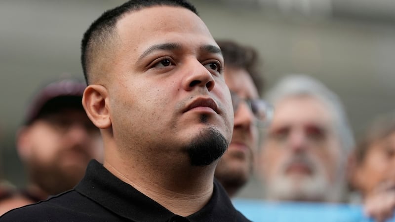 ARCHIVO – Kilmar Ábrego García asiste a una protesta en la oficina de campo del Servicio de...