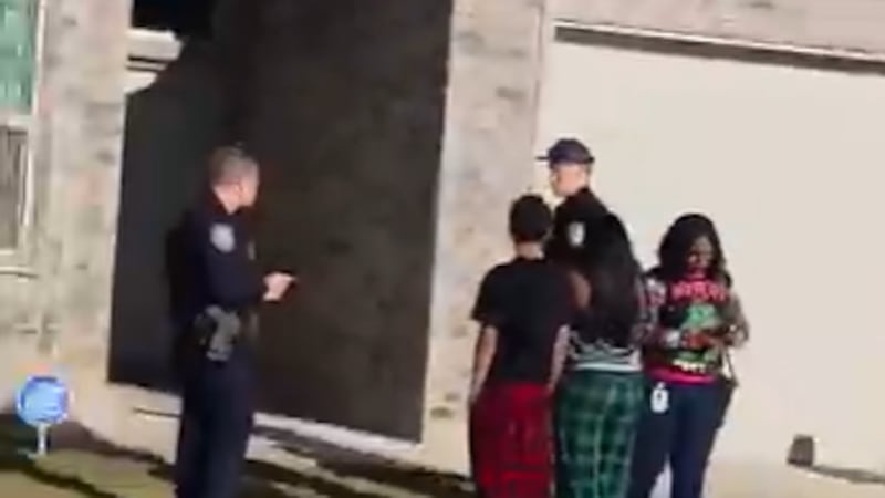 El cónsul mexicano Gamaliel Bustillos, dijo que está pendiente la firma de la salida...