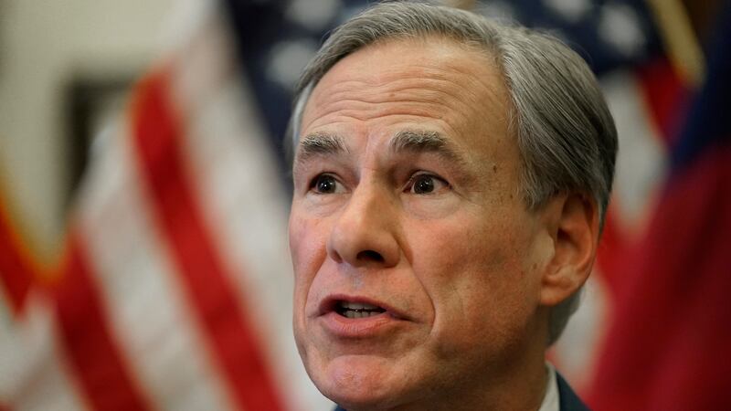 El Gobernador Greg Abbott hizo comentarios hoy en una sesión informativa sobre seguridad...